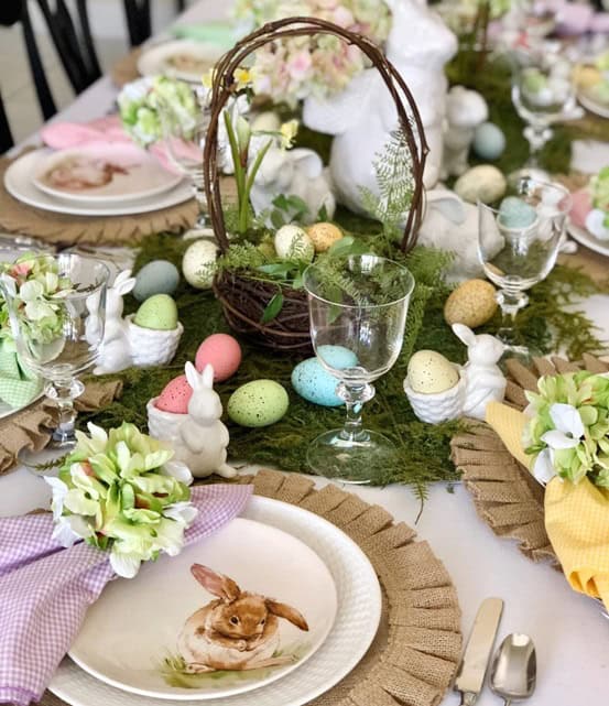 Dekoracija stola za Uskrs, farbana jaja